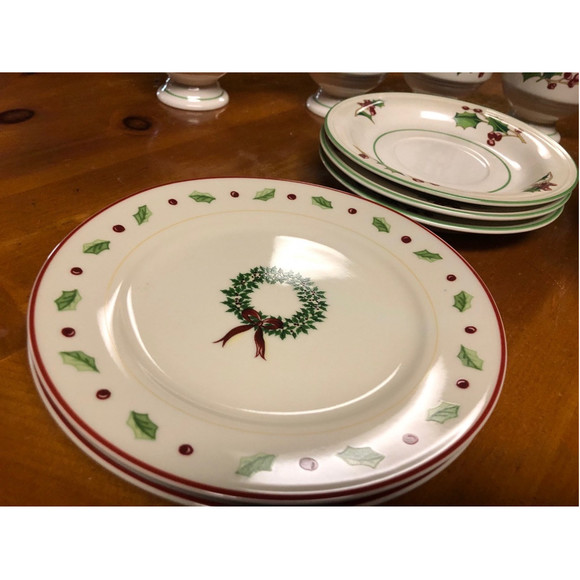 Vintage White Christmas dish set - Picture 14 of 15